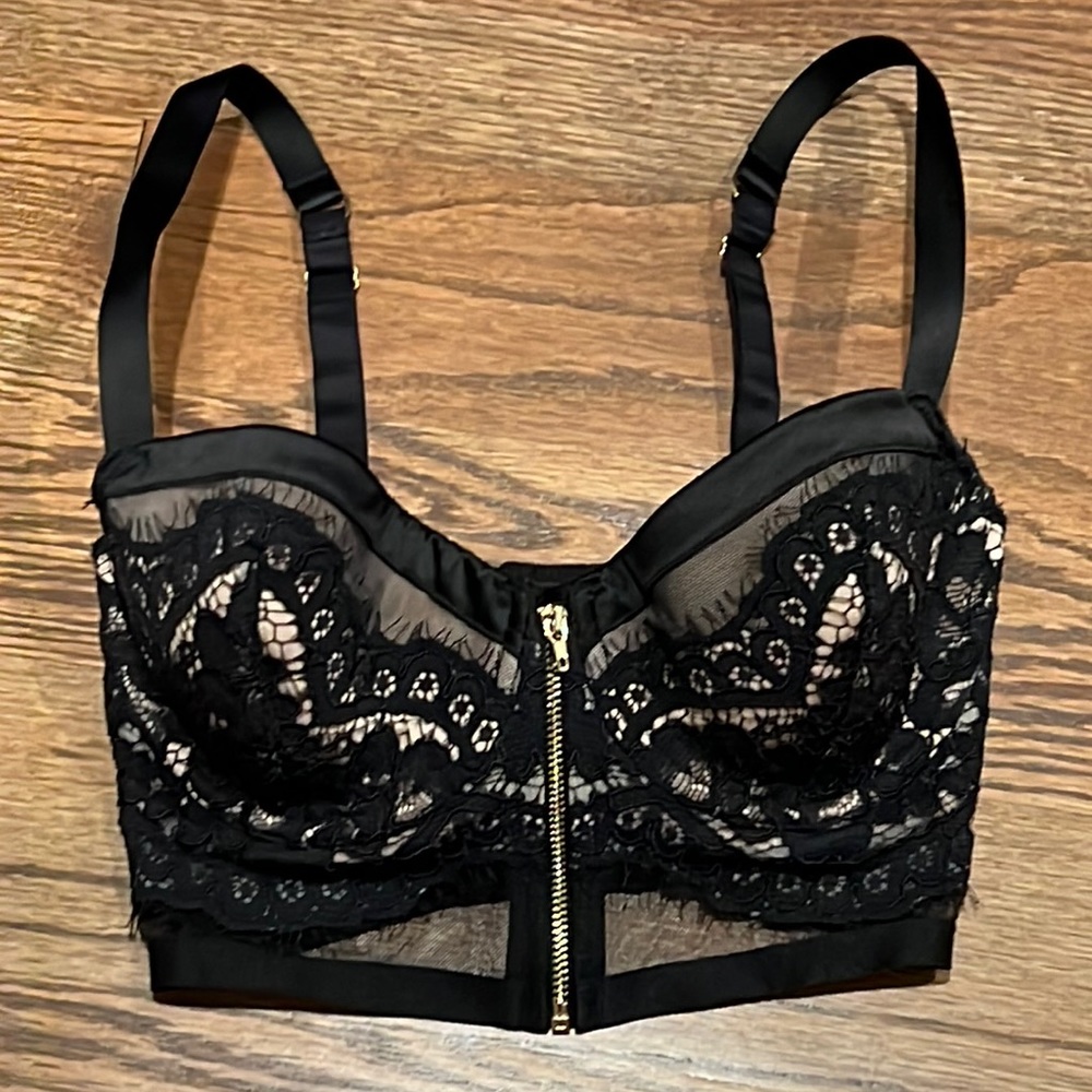 Victoria’s Secret 32DD black/nude underwire bra, never worn.